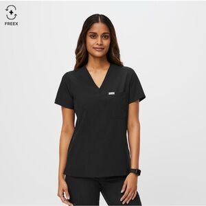 FIGS Catrina FREEx One-Pocket Scrub Top in Black - Sz Medium